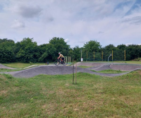 Pumptrack v Tupesích, cyklotrasa na Buchlov_foto Koniciwa